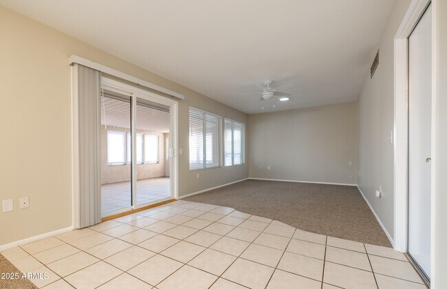 Building Photo - 10005 W Oak Ridge Dr