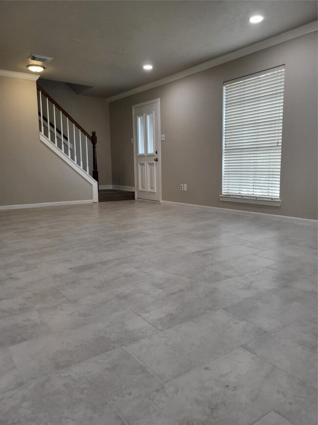 Building Photo - 8110 Green Devon Dr