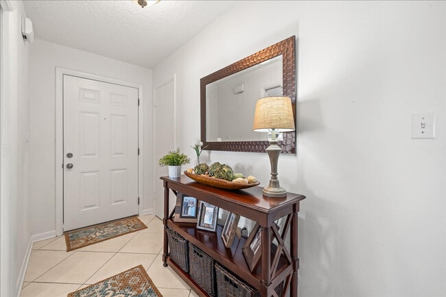 Building Photo - 17 Country Club Rd