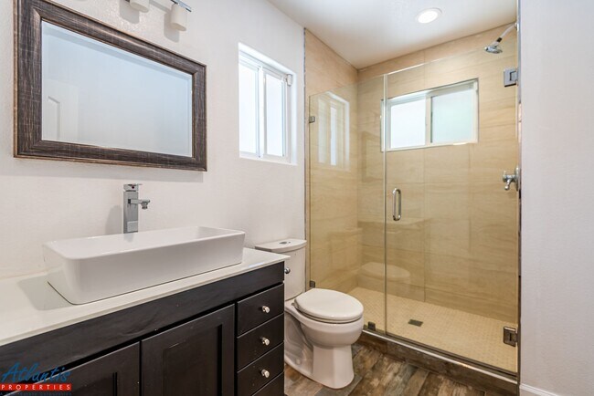 Building Photo - Beautiful Home | Premium Finishes | Desira...
