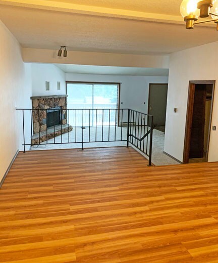 Building Photo - Mountain Park 2bd, 1.5ba condo. New floori...