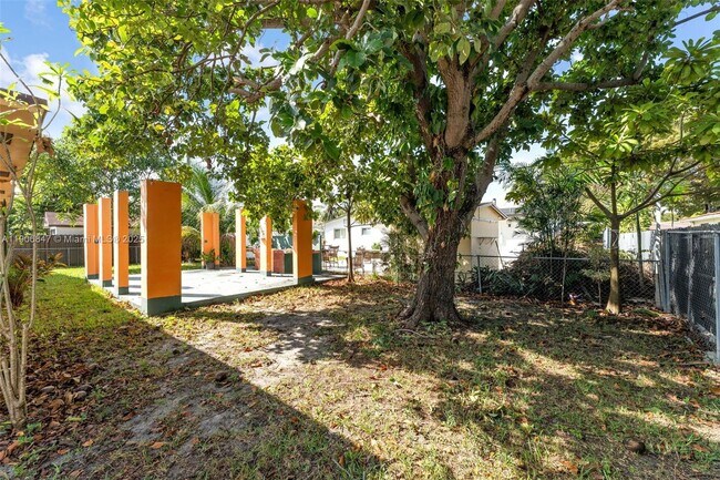 Building Photo - 3560 SW 107th Ct