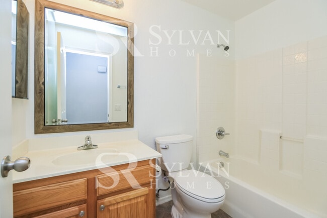 Building Photo - Check out this fantastic 3Br 2Ba home!