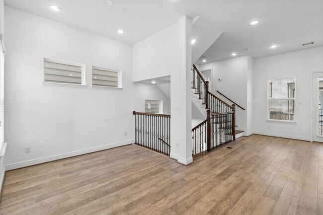 Building Photo - 2718 McGowen St