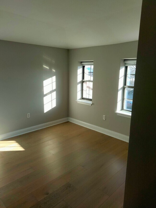 Building Photo - 36 Imlay St