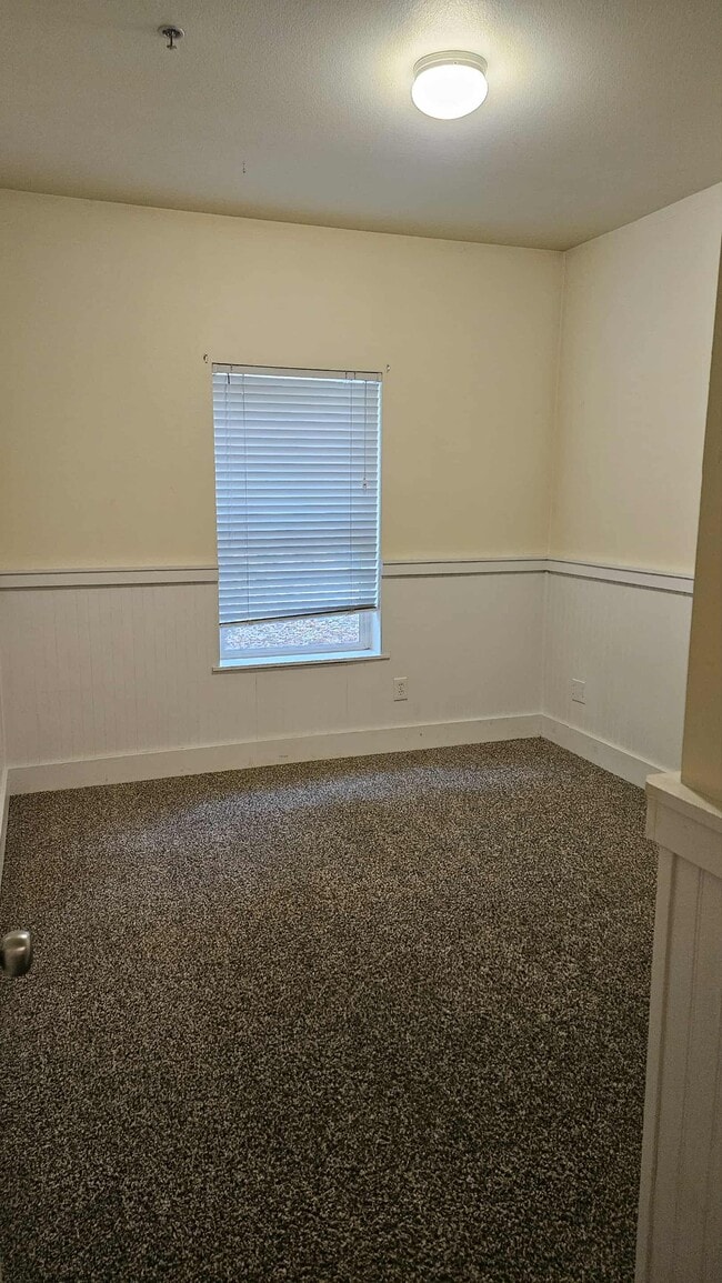 Building Photo - 2127 Hammond Ave