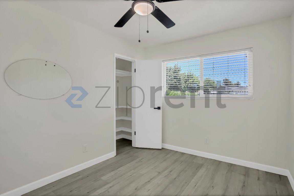 Building Photo - Unit