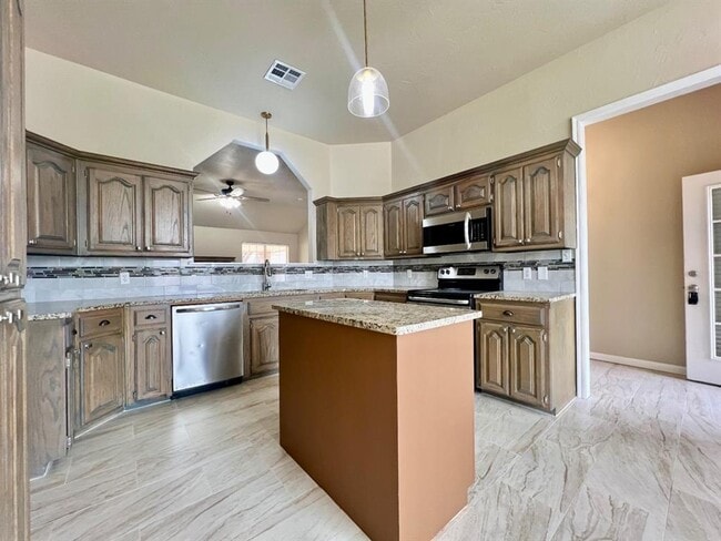 Building Photo - 624 Vickery Ave