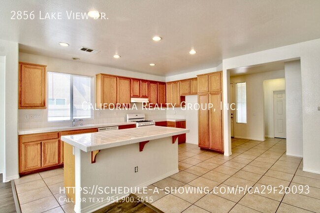 Building Photo - 2856 Lake View Dr