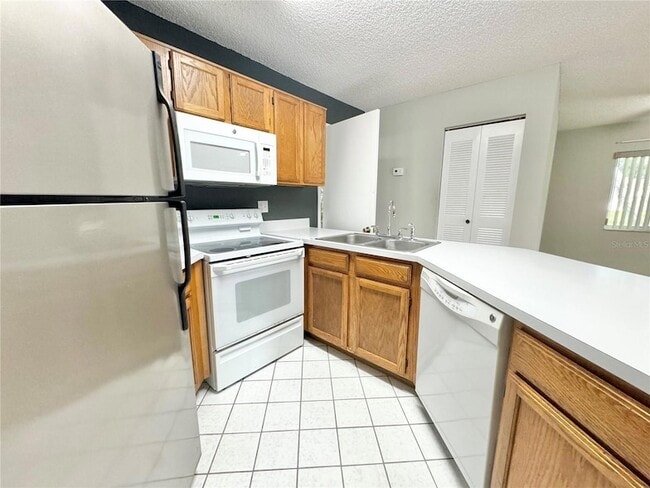 Building Photo - 8302 Waterview Way
