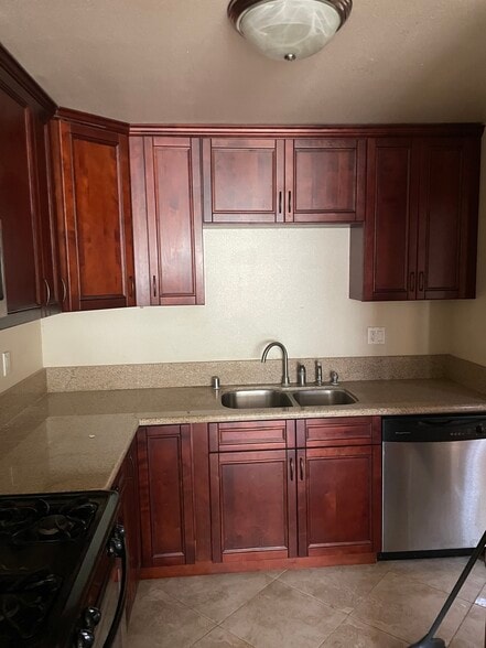 Building Photo - 11252 Peach Grove St