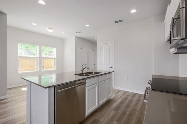 Building Photo - 16811 Radiant Dr