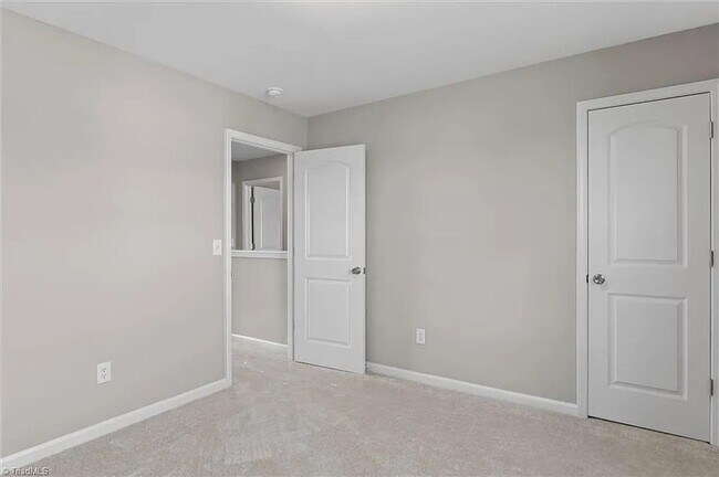 Building Photo - *** Move in Ready ***