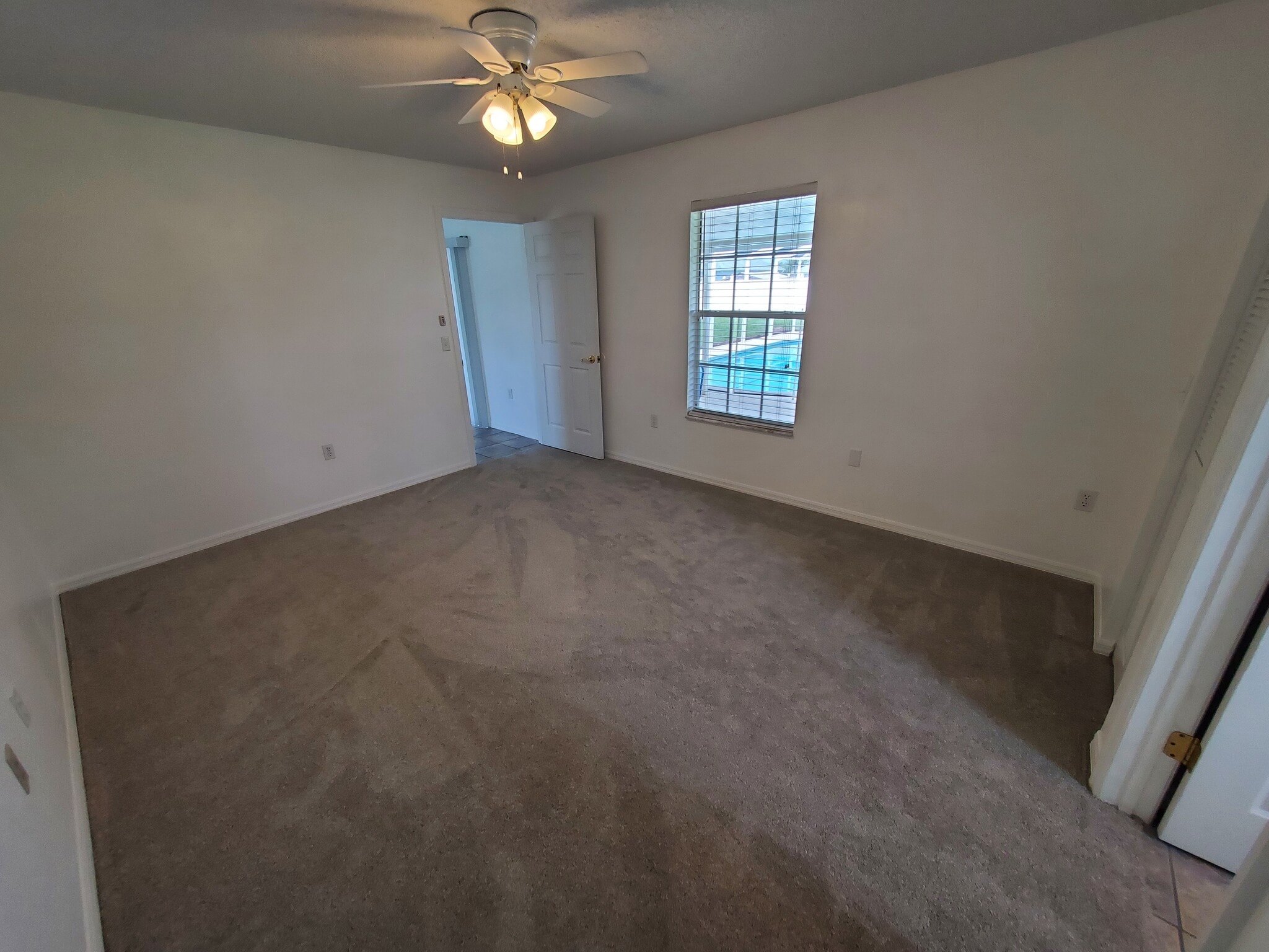 Master bedroom - 2777 W Covington Dr
