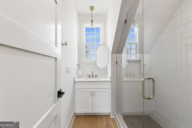 Building Photo - 11 Bourbon St