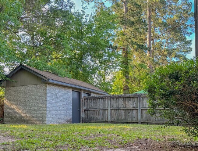 Building Photo - Comfortable 3BR/2BA Home in a Prime Location Near Forest Hills