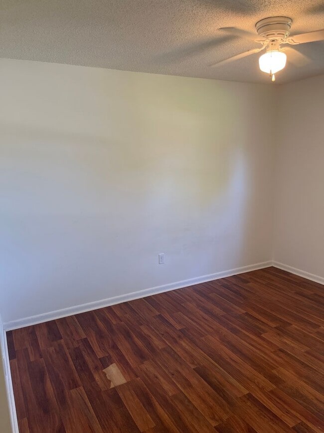 Building Photo - 2 BR 1 BA House in Buchanan VA