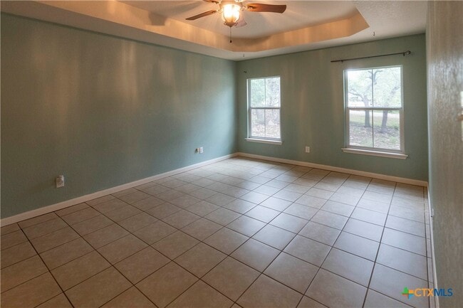Building Photo - 1015 Twin Deer Ln