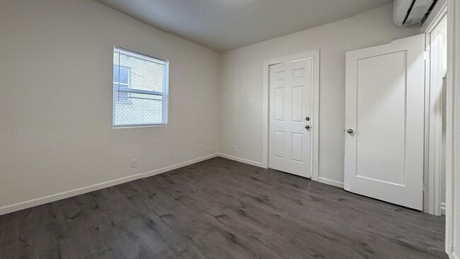 Building Photo - 1661 N Mountain View Ave