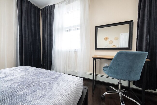 Building Photo - 245 W 113th St