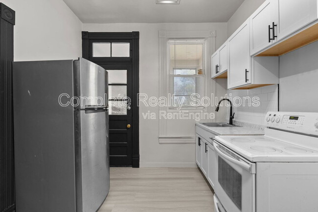 Building Photo - 4038 California Ave