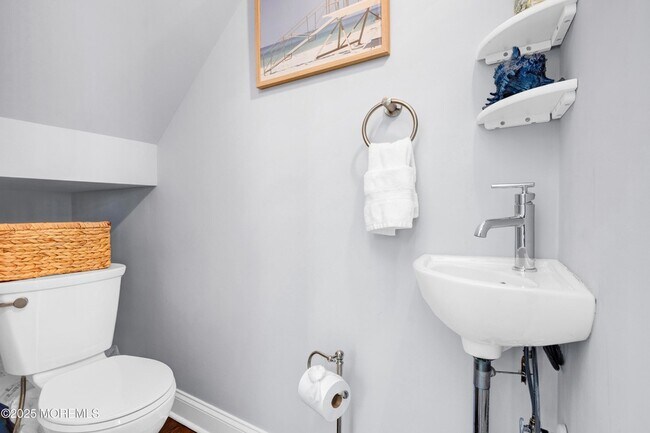 Building Photo - 206 N Lagoon Rd