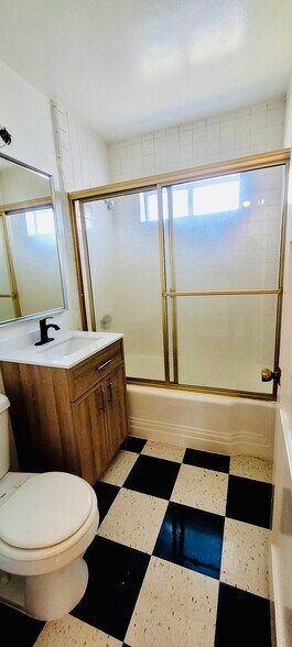 Building Photo - 4313 Mentone St