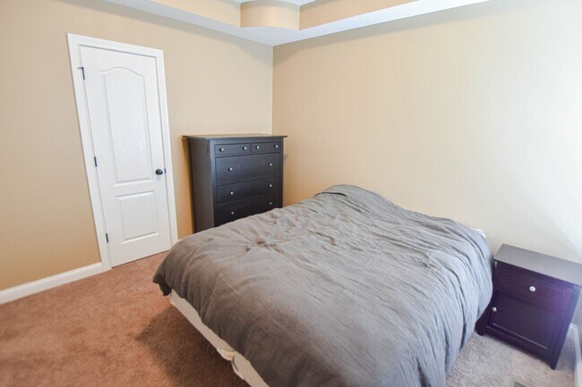 Building Photo - Pet Friendly Three Bedroom with Bonus!