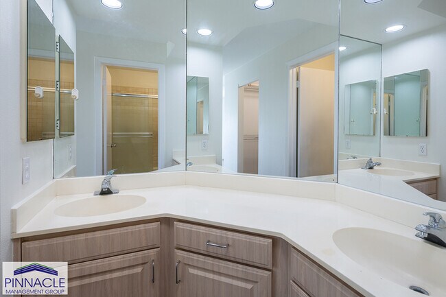 Building Photo - 92-1539 Aliinui Dr. #5G