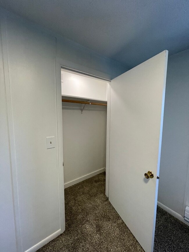 Building Photo - Lakeview 4-Bedroom Home Steps from Moore Park – Updated Throughout! 2.8 miles from Sky Lakes and OIT