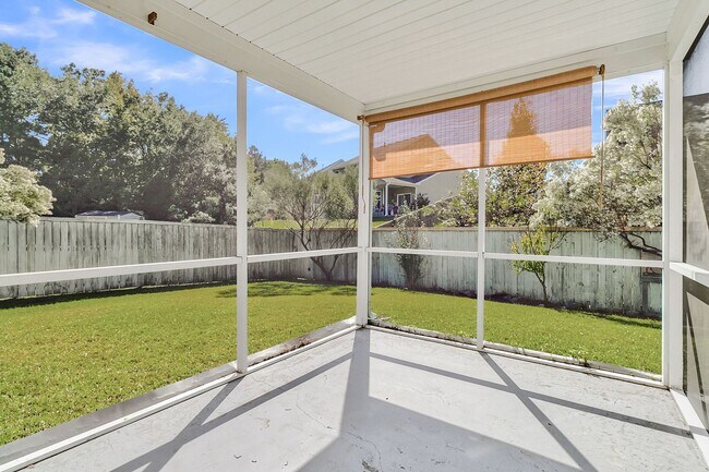 Building Photo - 5 Bedroom 3 Bath Home Located in Sophia Landing in Goose Creek