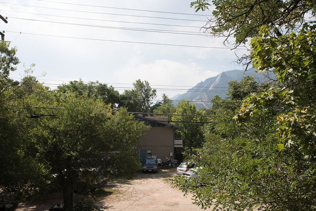 Building Photo - 604 Marine St