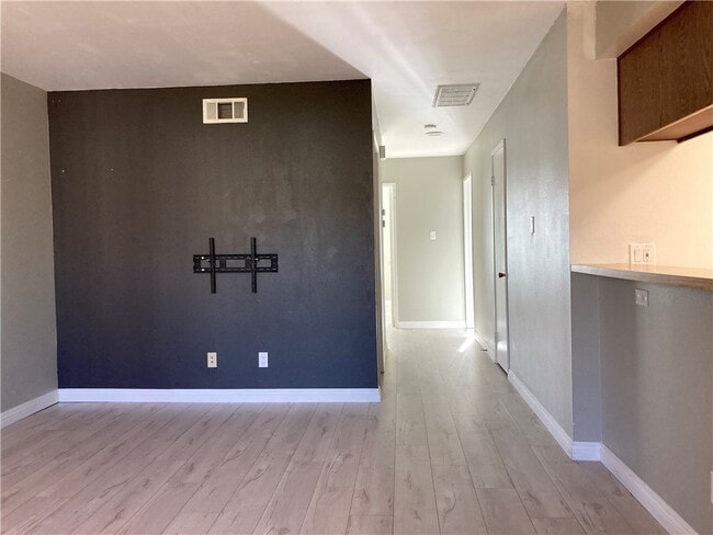 Building Photo - 5484 Dobbs St
