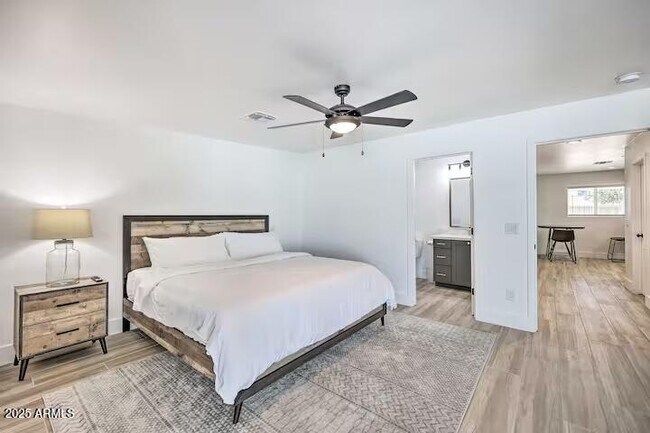 Building Photo - 310 E Papago Dr