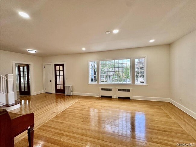 Building Photo - 73 Watkins Ave