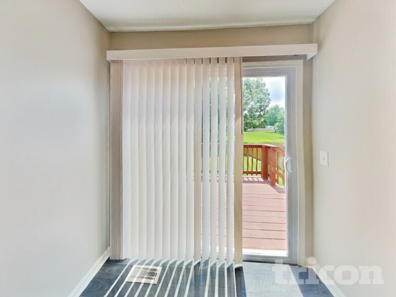 Building Photo - 716 Sweetwater Cir