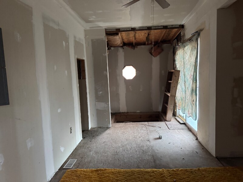 Building Photo - 112 S B St