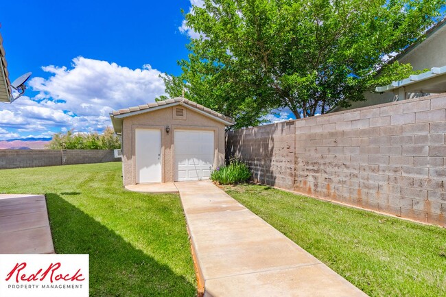 Building Photo - Remodeled 3 Bedroom Townhome with Great Vi...