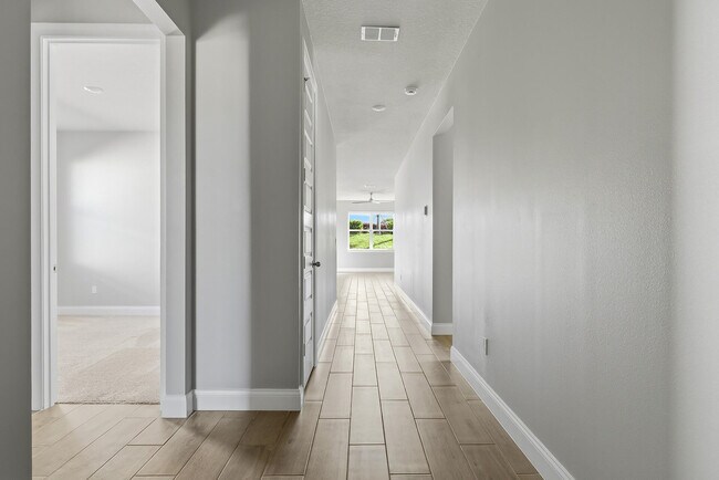 Building Photo - 8558 Dahlia Cir