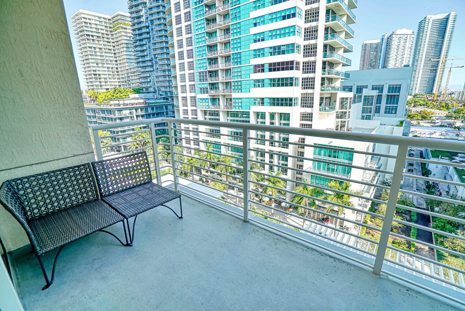 Building Photo - 3250 NE 1st Ave