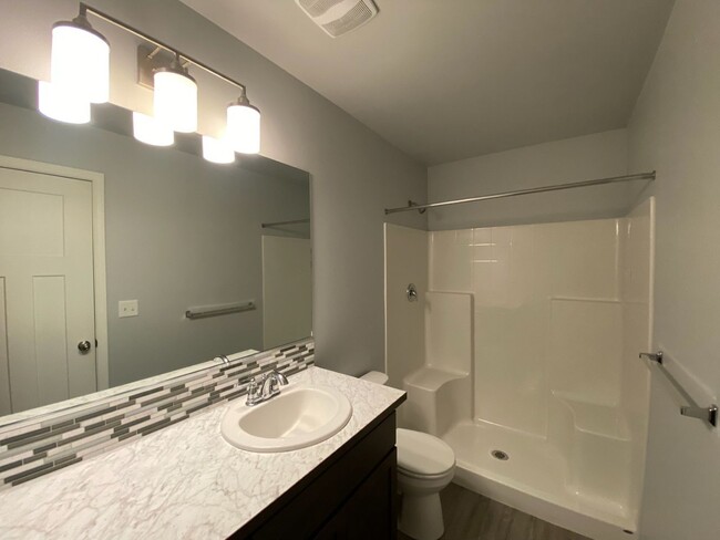 Building Photo - $2,300 - 3 Bed / 2 Bath Beautiful Home with Fully Fenced Yard in Airway Heights