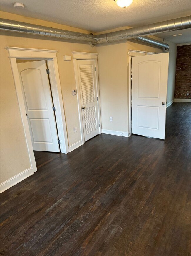 Building Photo - 3269 Gilham Road