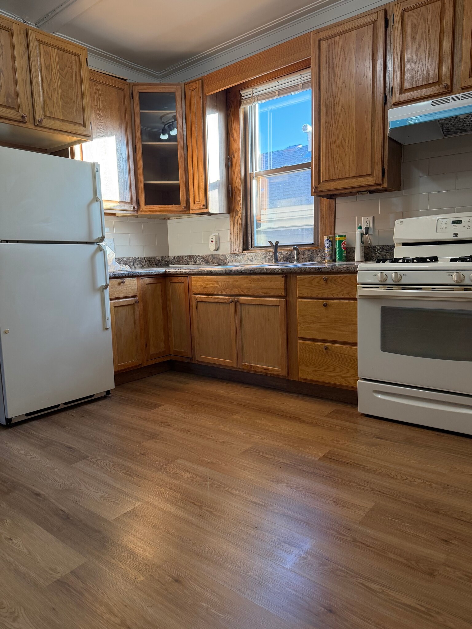 Kitchen - 3314 N Sacramento Ave