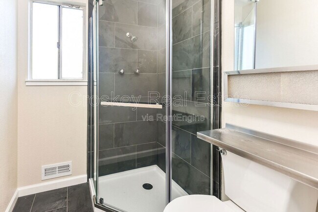 Building Photo - 1249 Ventura Dr