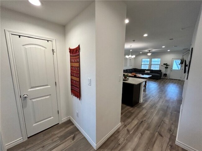 Building Photo - 7726 Lariat Toss Dr