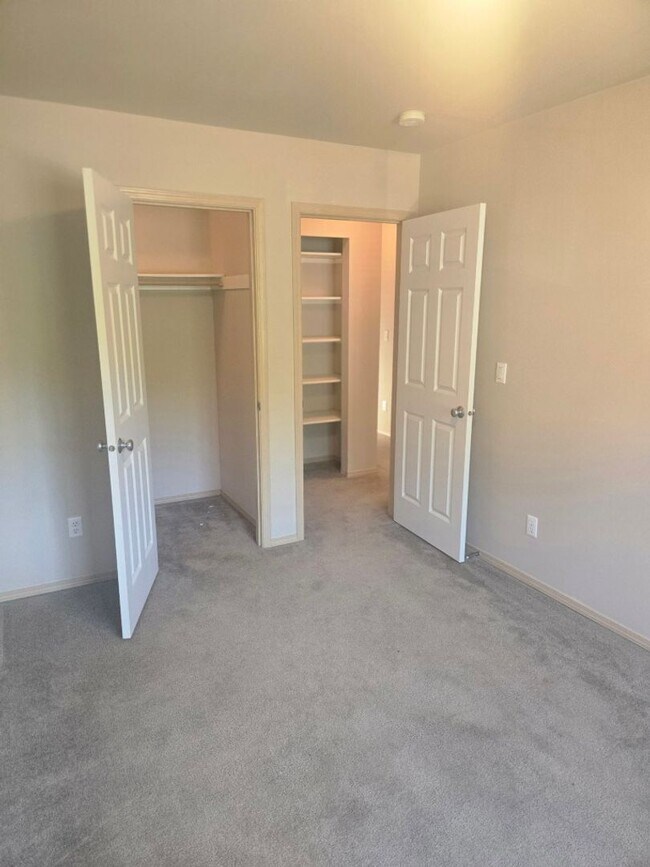 Building Photo - 3bd/2.5ba Maple Valley Home