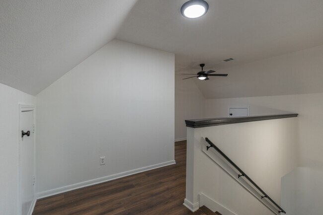 Building Photo - 504 Percival St