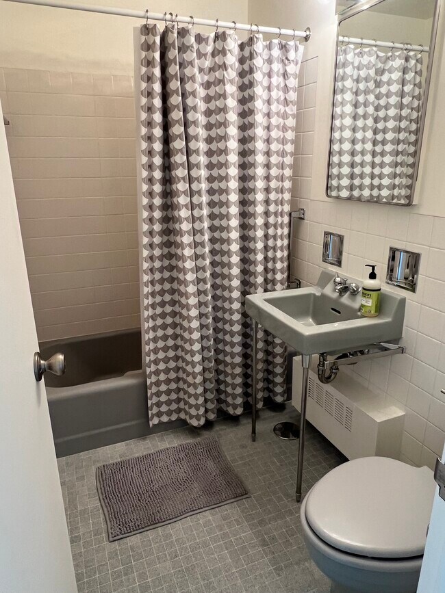 Building Photo - 718 S 7th St