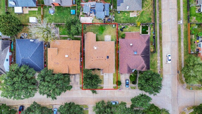 Building Photo - 16243 April Ridge Dr