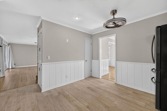 Building Photo - 677 Selkirk Dr